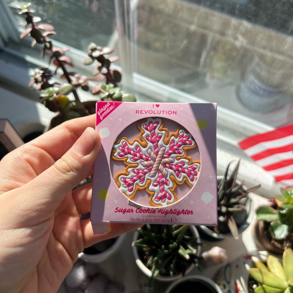 I heart Revolution Sugar Cookie Highlighter